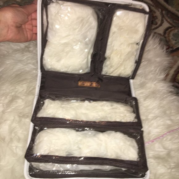 BARE ESENTUALS Make-Up Travel Case w/Handles - Picture 3 of 10